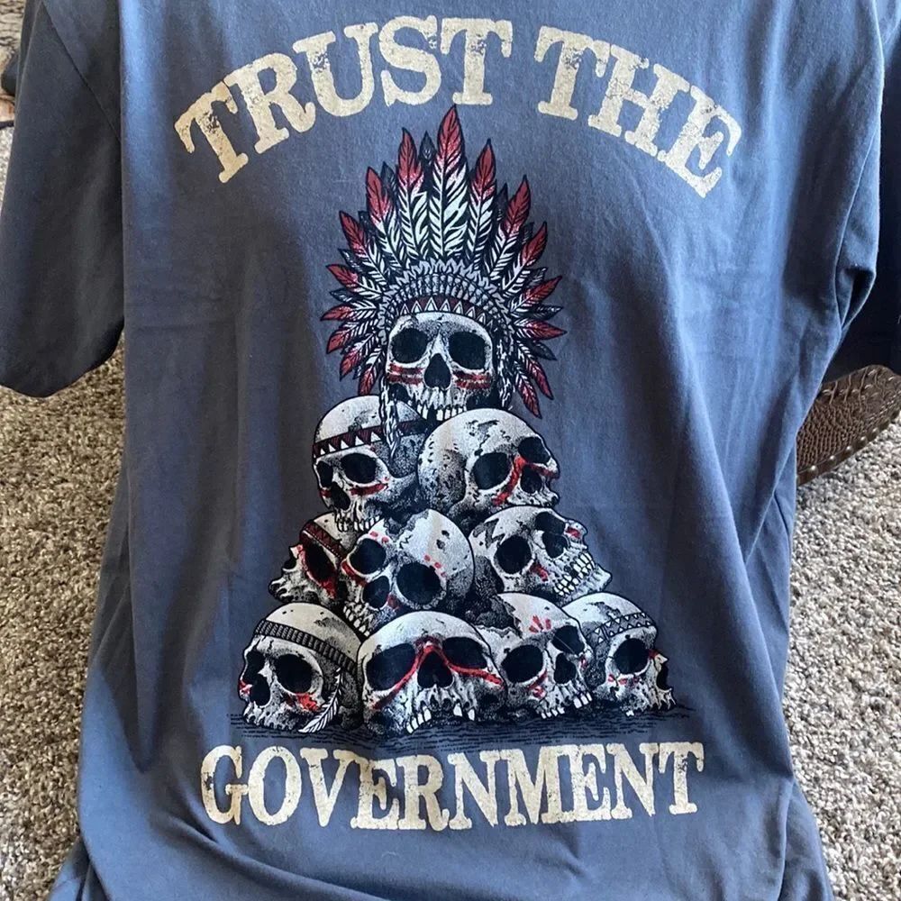 Libertarian Men’s Trust the Government T Shirt Gray